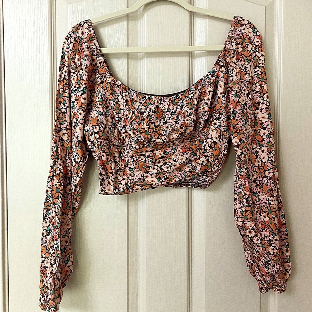 🎯 - Wild Fable cropped square-neck floral top 🌸